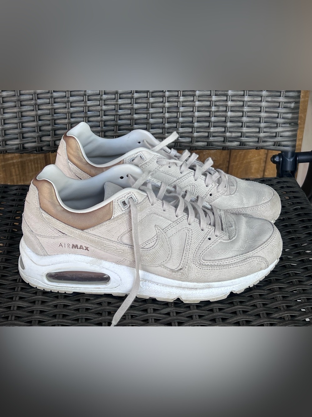 Size 9.5 - Nike Women's Air Max Command Premium sneakers- great condition